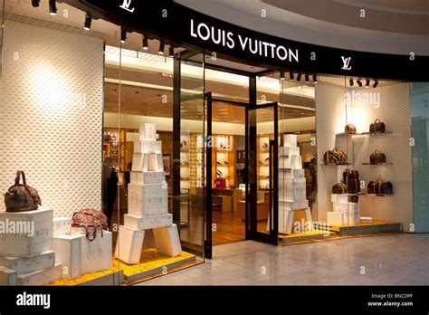 louis vuitton close to me.